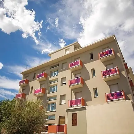 Cliff Hotel 3*